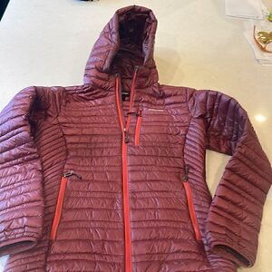 Patagonia women’s puffer jacket size xs, great shape, warm winter cool in summer